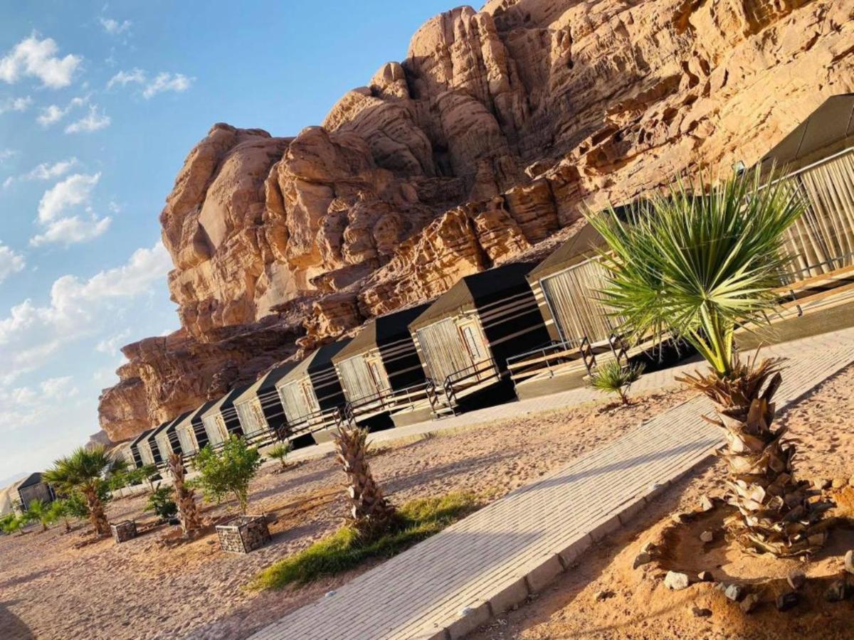 Villa Al Sultana Luxury Camp à Wadi Rum Extérieur photo