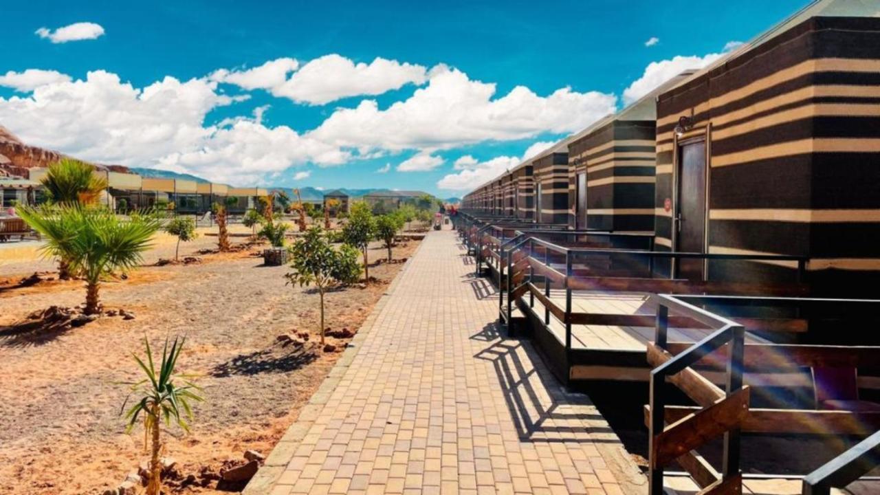 Villa Al Sultana Luxury Camp à Wadi Rum Extérieur photo