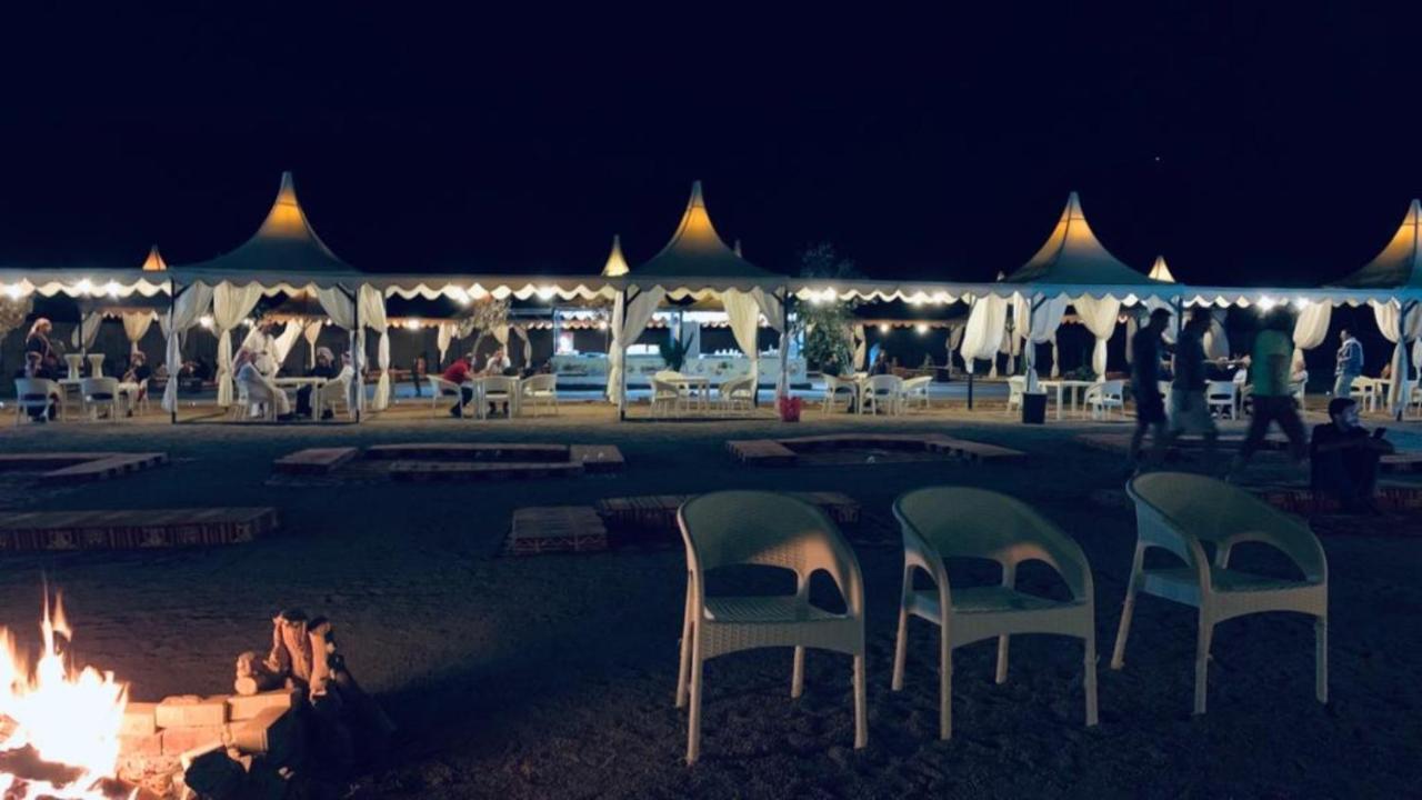 Villa Al Sultana Luxury Camp à Wadi Rum Extérieur photo