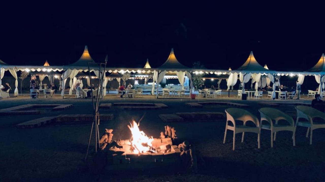 Villa Al Sultana Luxury Camp à Wadi Rum Extérieur photo