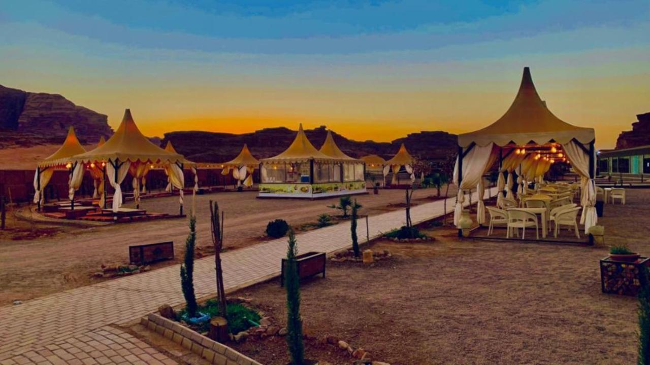Villa Al Sultana Luxury Camp à Wadi Rum Extérieur photo