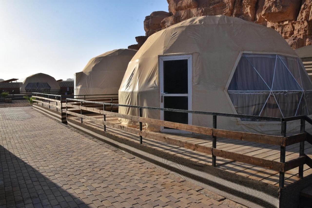 Villa Al Sultana Luxury Camp à Wadi Rum Extérieur photo