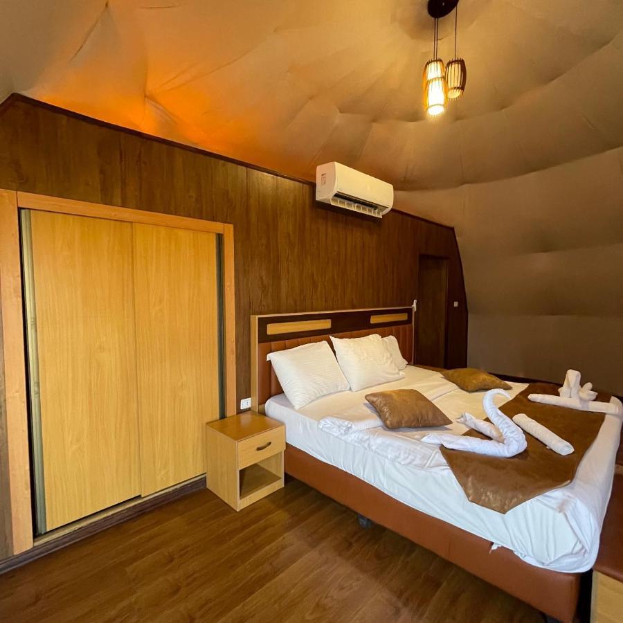 Villa Al Sultana Luxury Camp à Wadi Rum Extérieur photo
