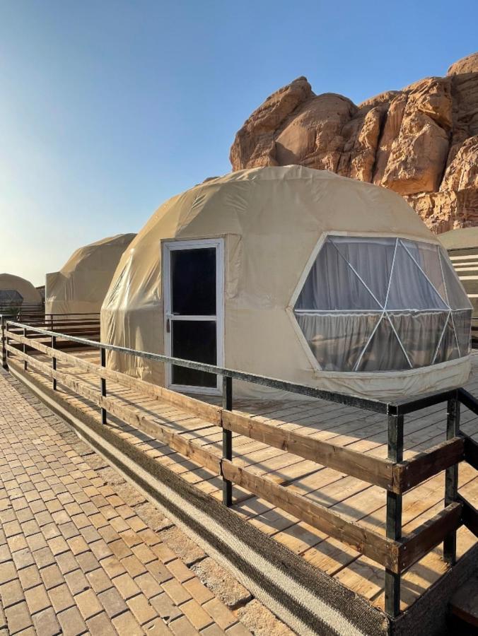 Villa Al Sultana Luxury Camp à Wadi Rum Extérieur photo