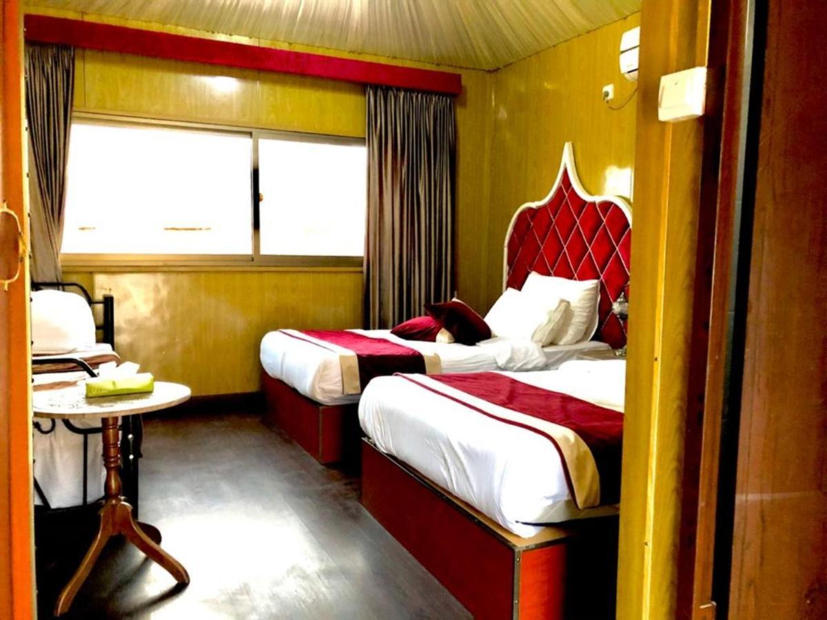 Villa Al Sultana Luxury Camp à Wadi Rum Extérieur photo