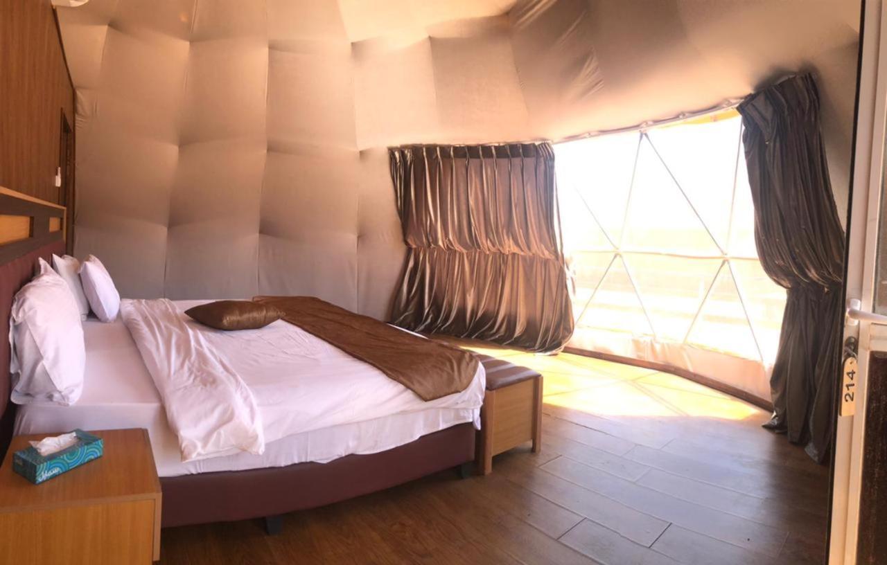 Villa Al Sultana Luxury Camp à Wadi Rum Extérieur photo