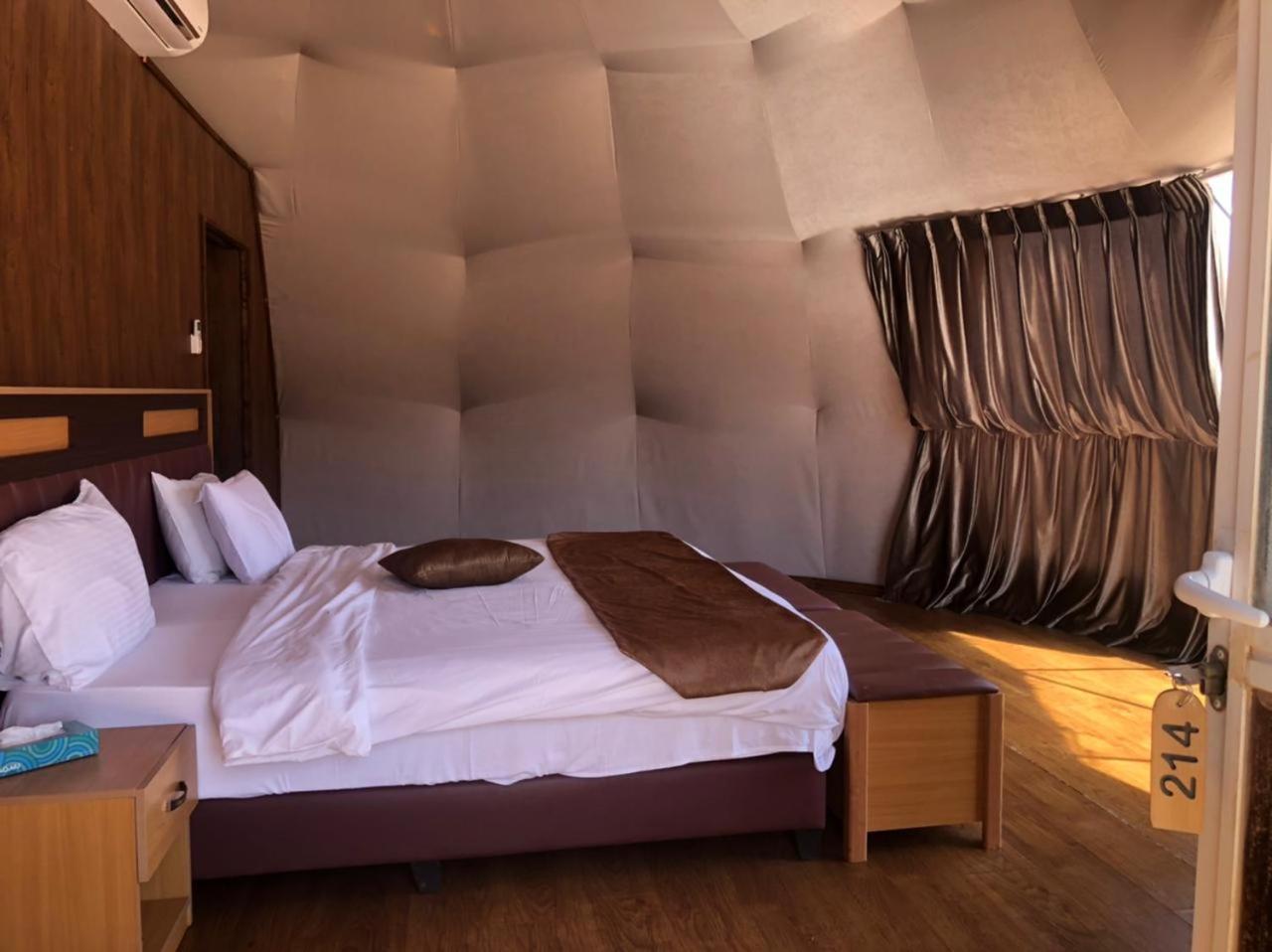 Villa Al Sultana Luxury Camp à Wadi Rum Extérieur photo