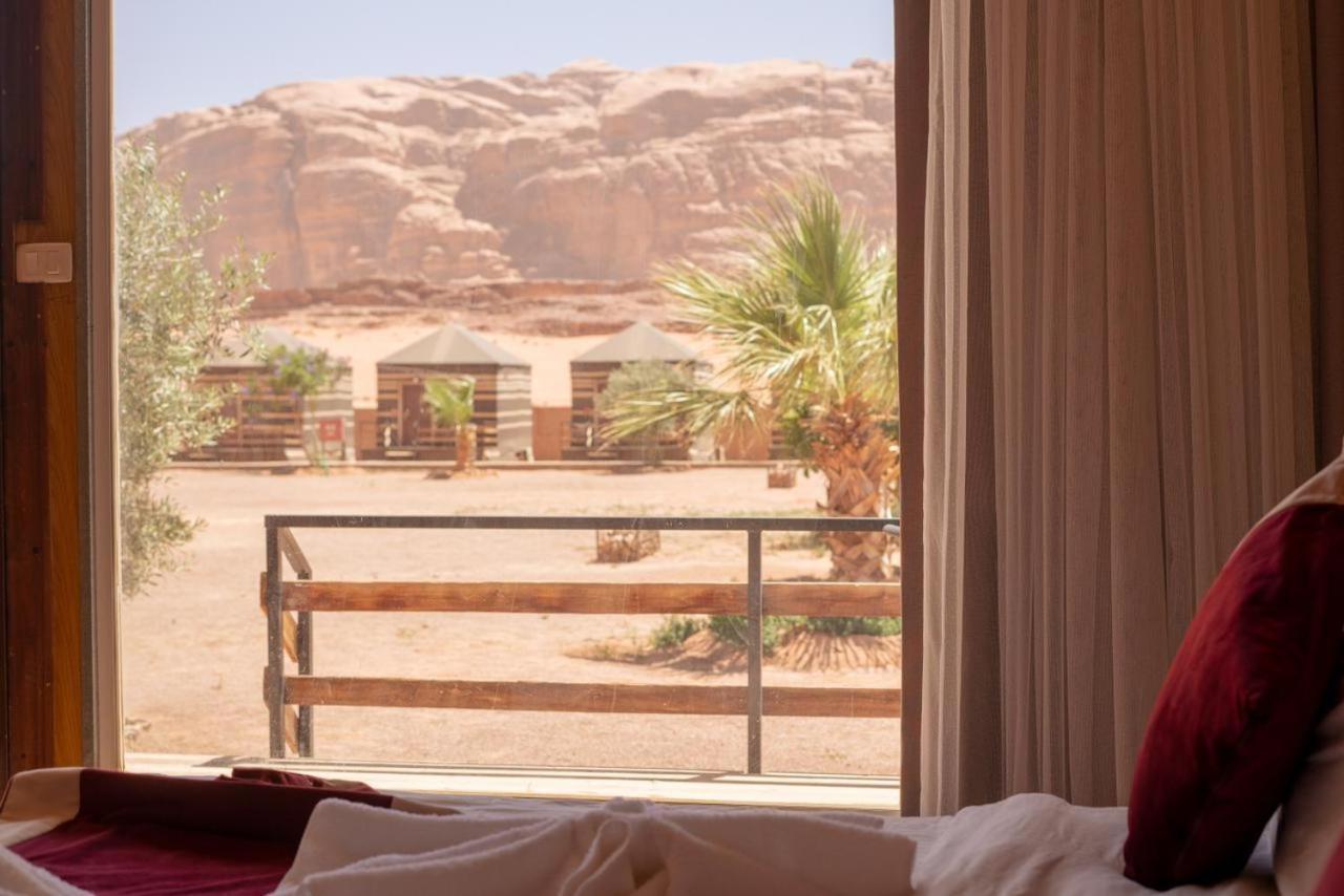 Villa Al Sultana Luxury Camp à Wadi Rum Extérieur photo