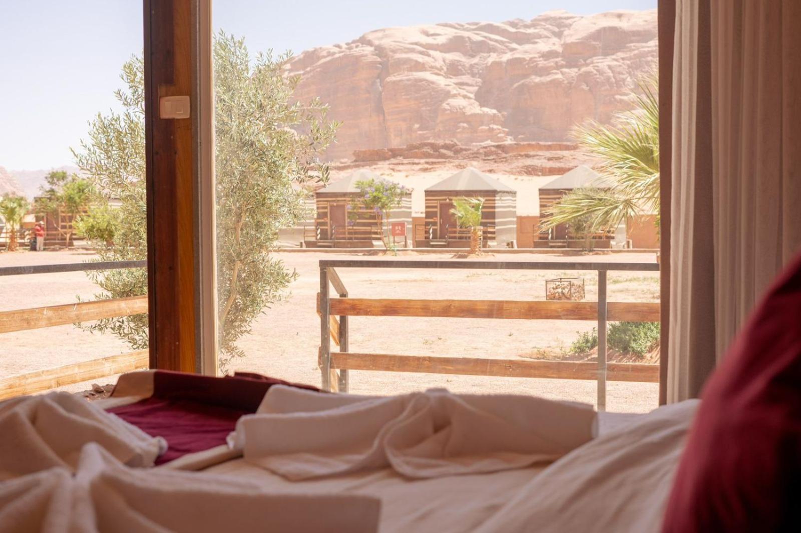 Villa Al Sultana Luxury Camp à Wadi Rum Extérieur photo